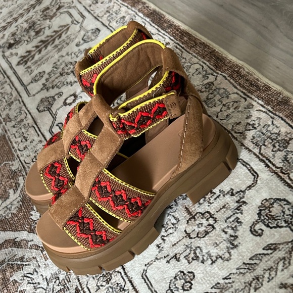 UGG Platform free people Brown and Red Embroidered chunky Sandals - Picture 4 of 7